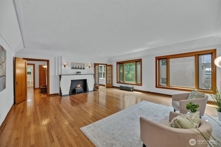 Property Photo:  519 W Roy Street 211  WA 98119 