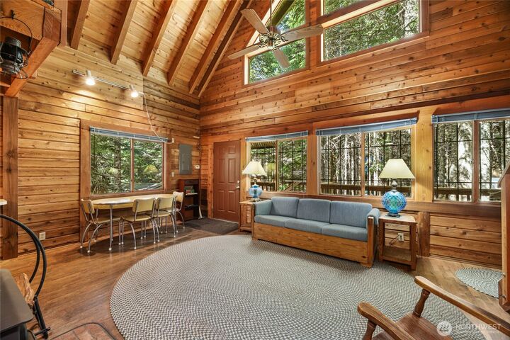 Property Photo:  81  Snow Cabin Place  WA 98068 