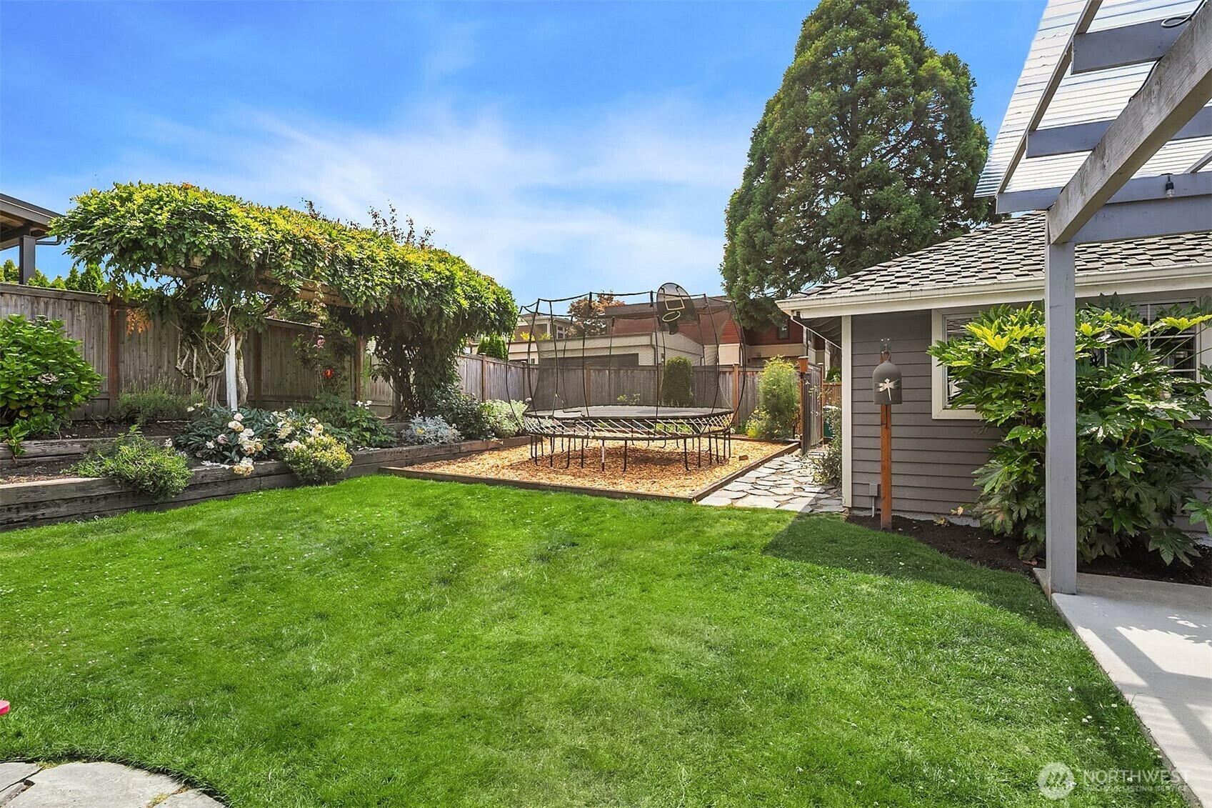 Property Photo: 527 16th Avenue W WA 98033