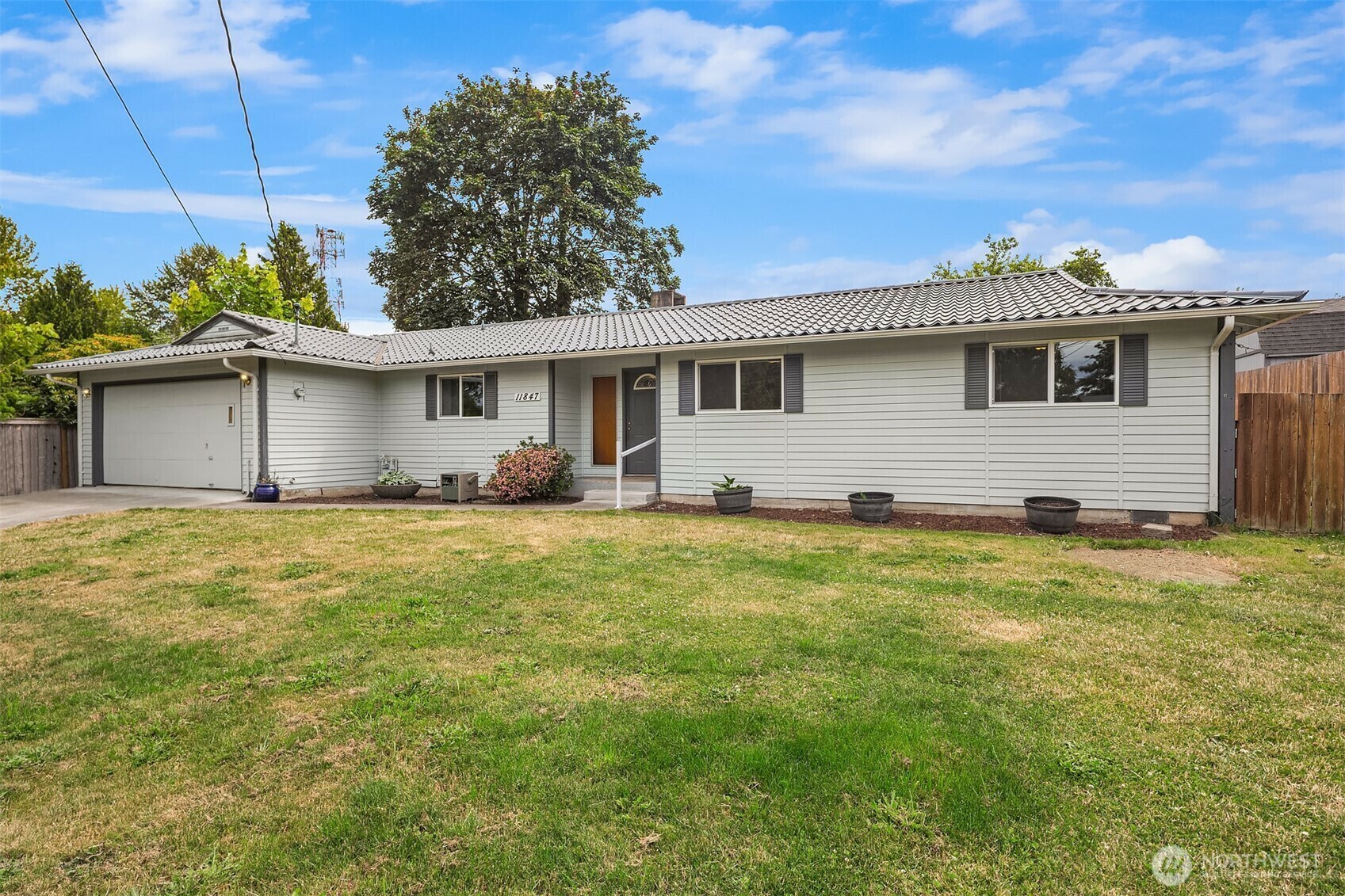 Property Photo: 11847 SE 227th Place WA 98031