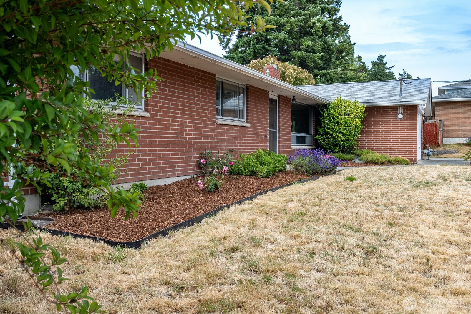 Property Photo: 1740 NE 8th Avenue WA 98277