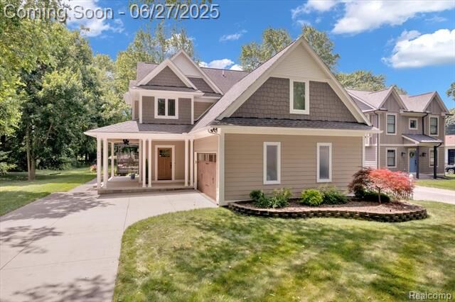 Property Photo:  240 Red Oak Lane  MI 48307 