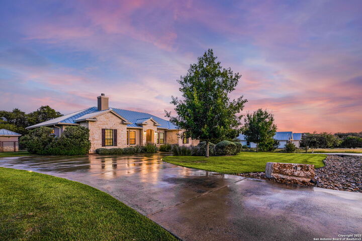 Property Photo:  423 Copper Trace  TX 78132 