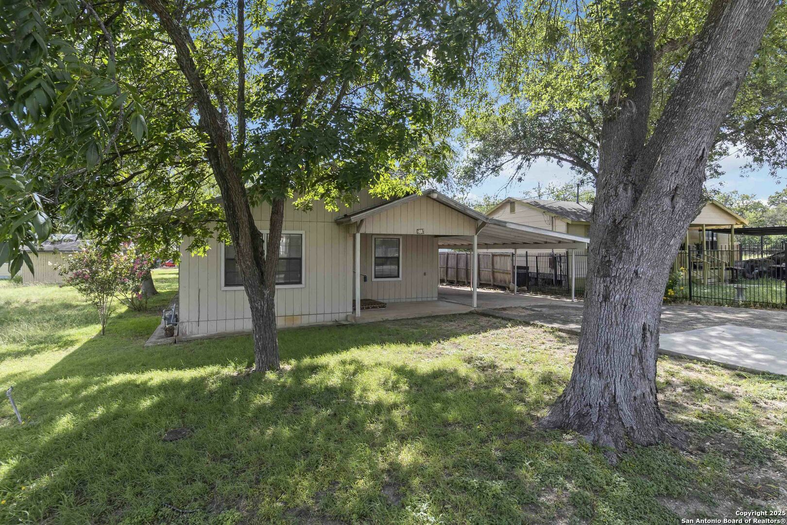 Property Photo: 219 S Lone Star Ave TX 78130