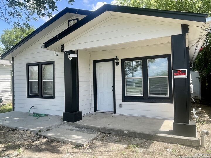 Property Photo: 3022 El Paso TX 78207