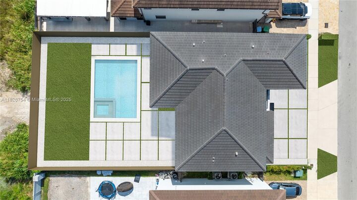 Property Photo:  14812 SW 39th Ter  FL 33185