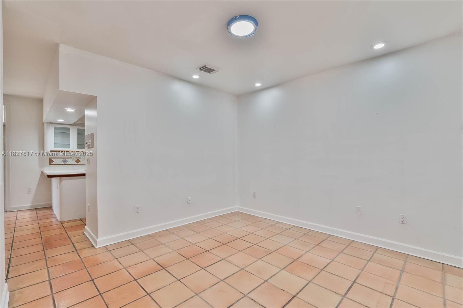 Property Photo: 3136 Virginia St FL 33133