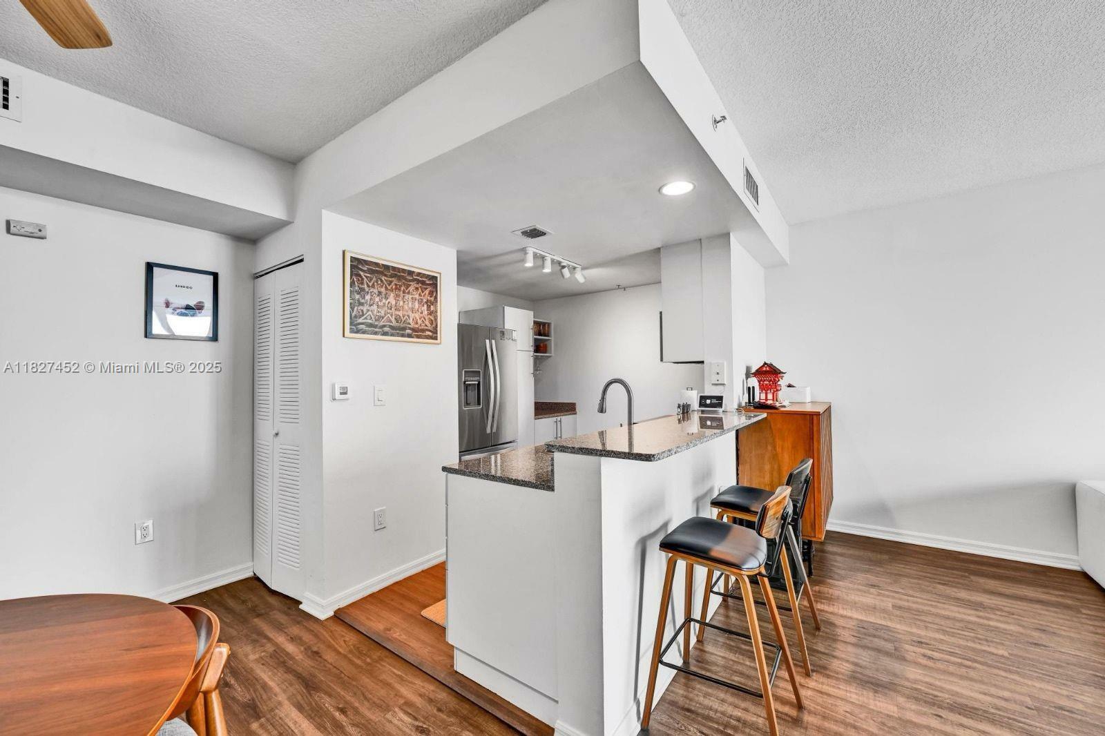 Property Photo: 275 NE 18th St 1809 FL 33132