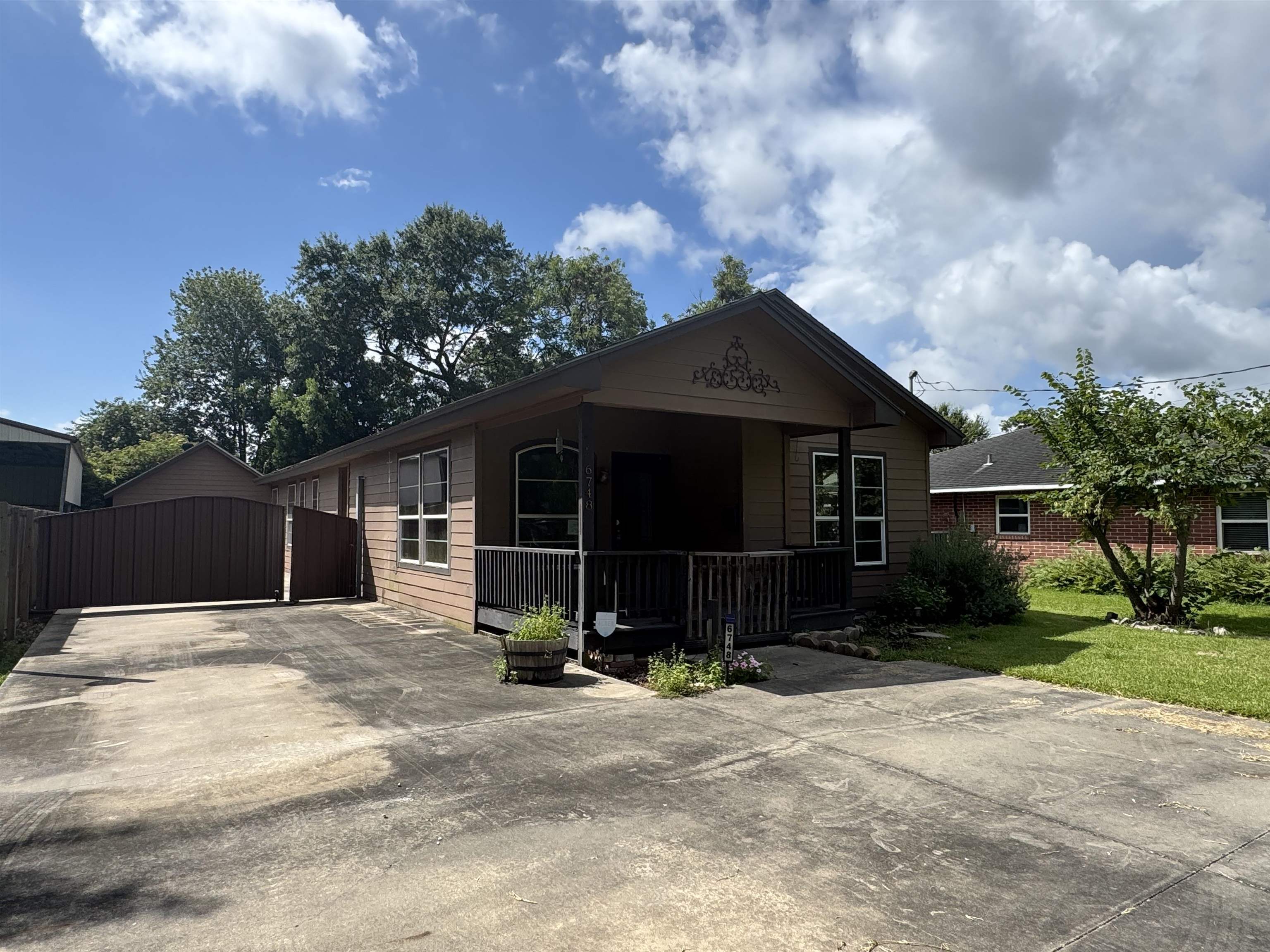 Property Photo: 6748 Jefferson Blvd TX 77619