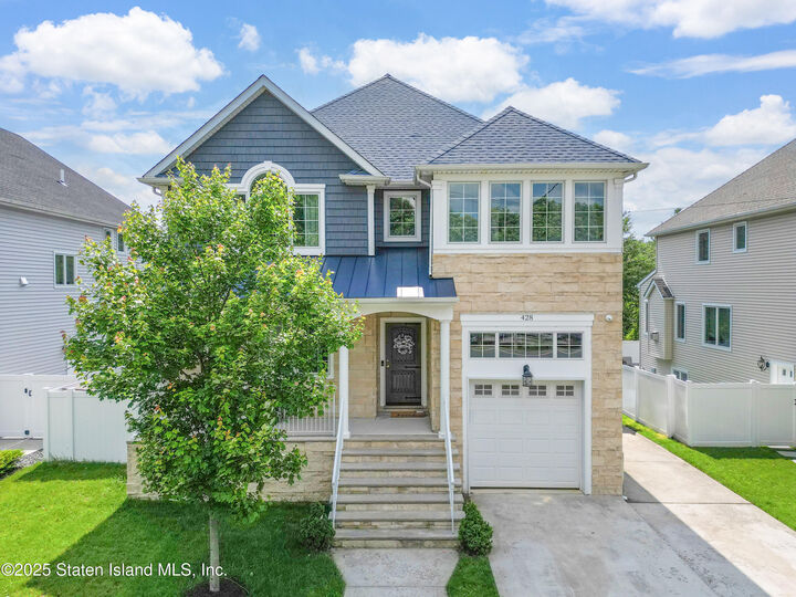 Property Photo:  428 Page Avenue  NY 10307 