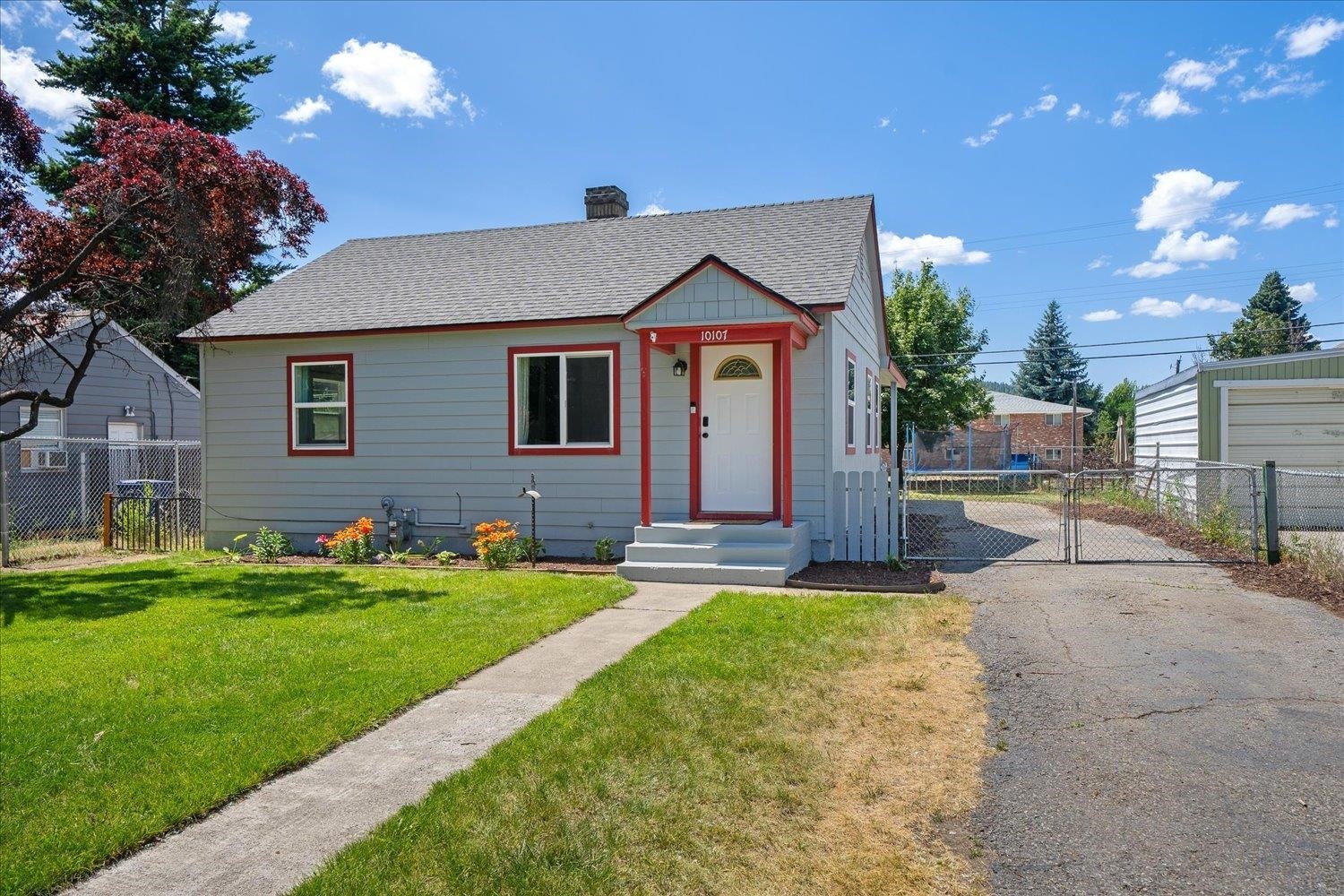 Property Photo:  10107 N Whittier St  WA 99218 