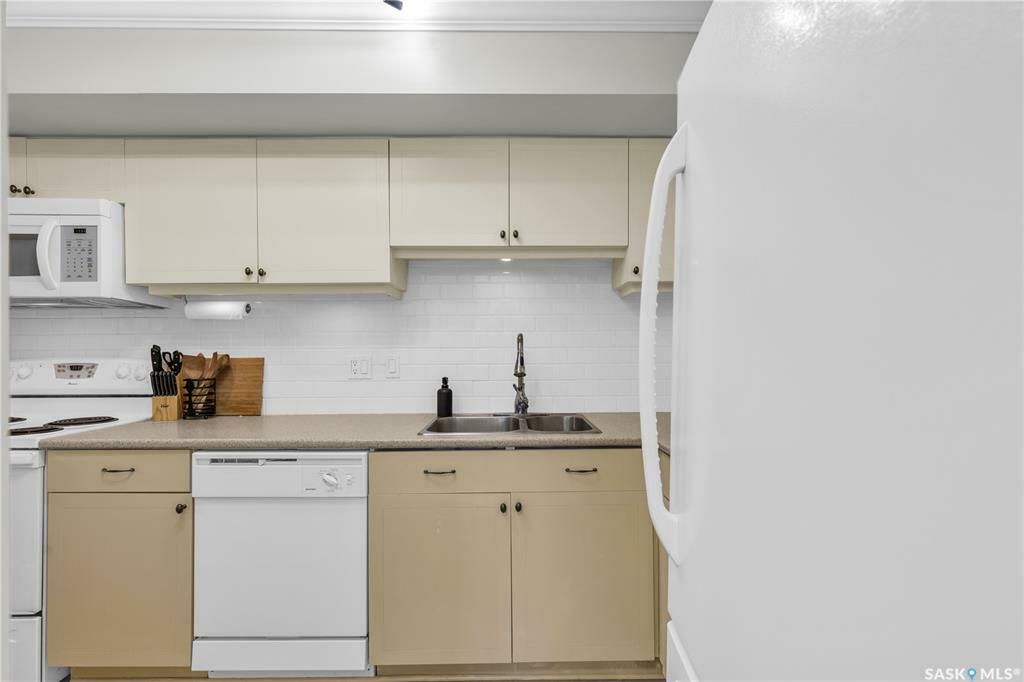 Property Photo: 275 Kingsmere Boulevard 201 SK S7J 4J6
