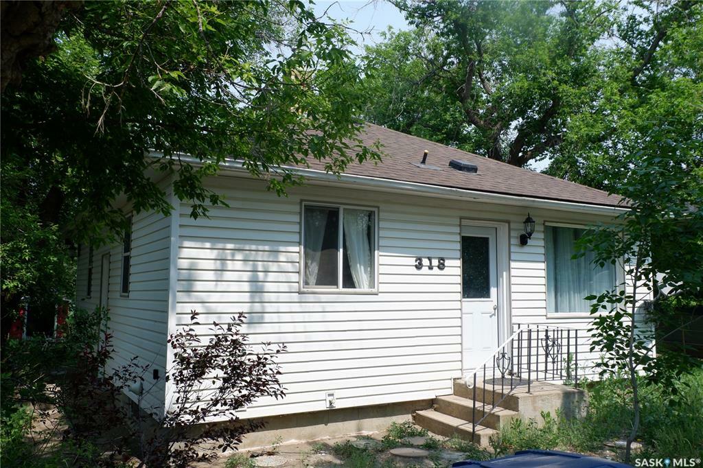 Property Photo: 318 4th Avenue W SK S0H 0B0