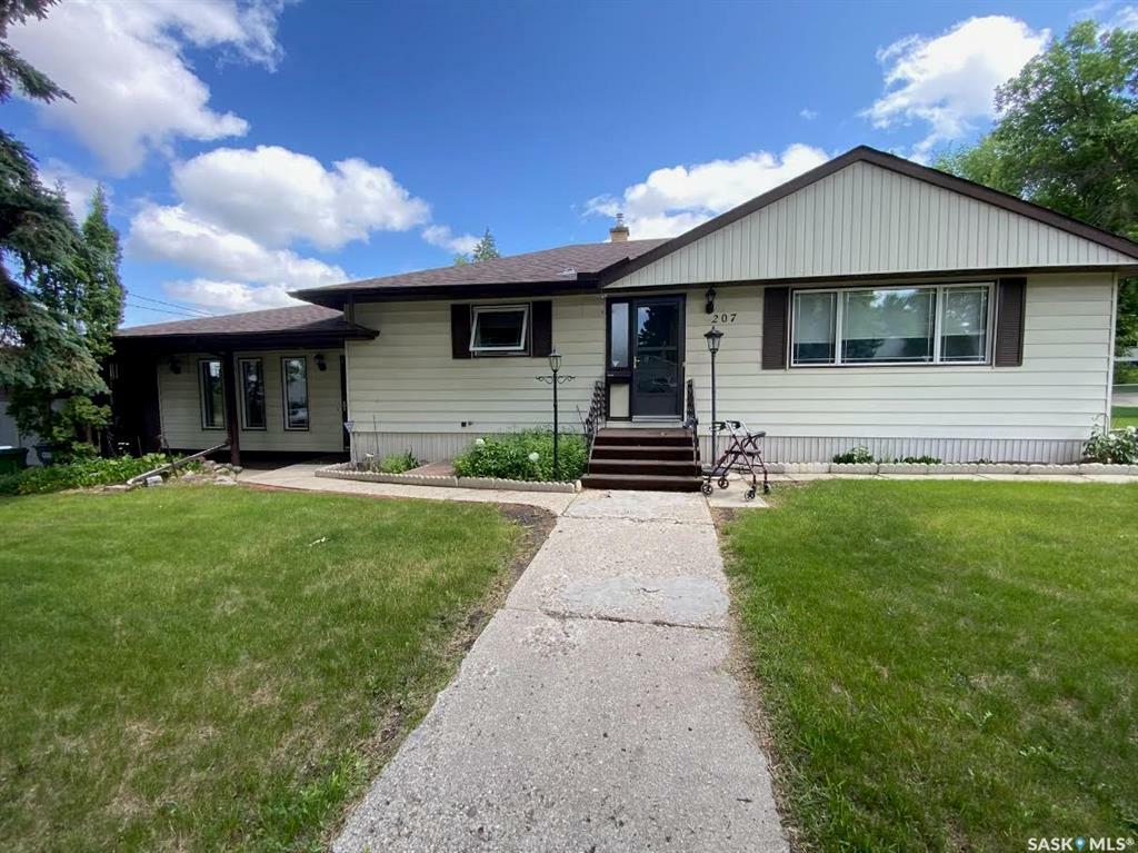 Property Photo: 207 Fifth Avenue S SK S3N 0Z9