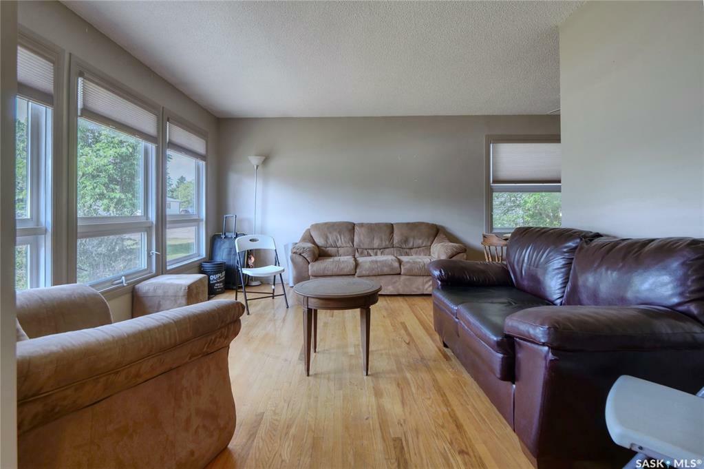Photo de la propriété: 736 Saskatchewan Street W SK S6H 2T7