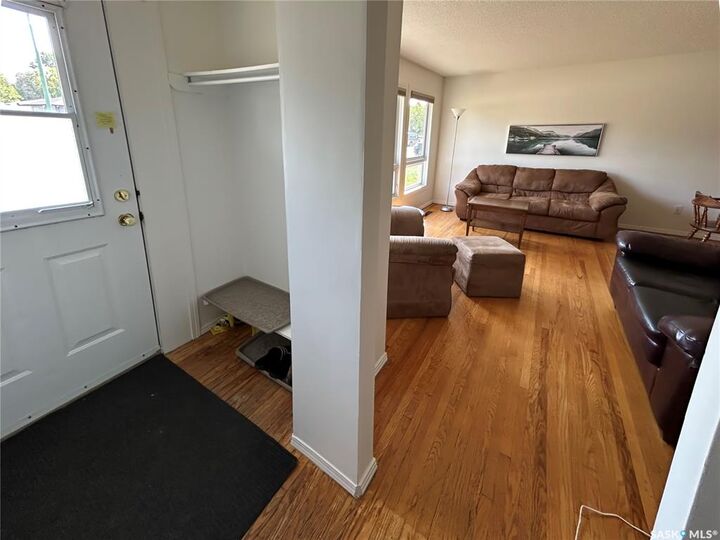 Photo de la propriété:  736 Saskatchewan Street W  SK S6H 2T7 