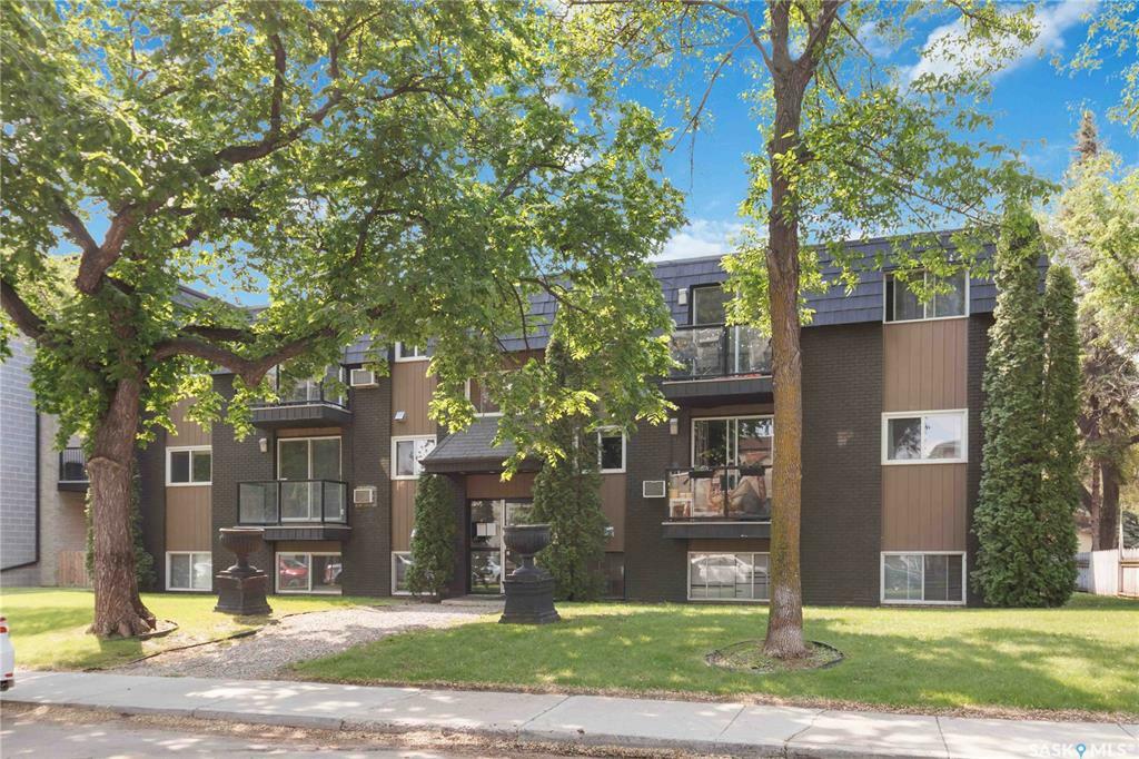 Property Photo: 920 9th Street E 201 SK S7H 0N1