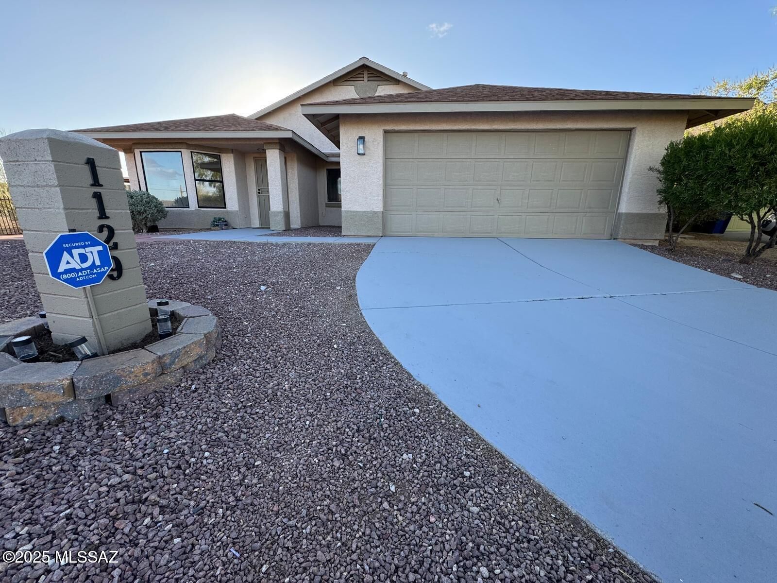 Property Photo:  1129 N Amberbrooke Avenue  AZ 85745 