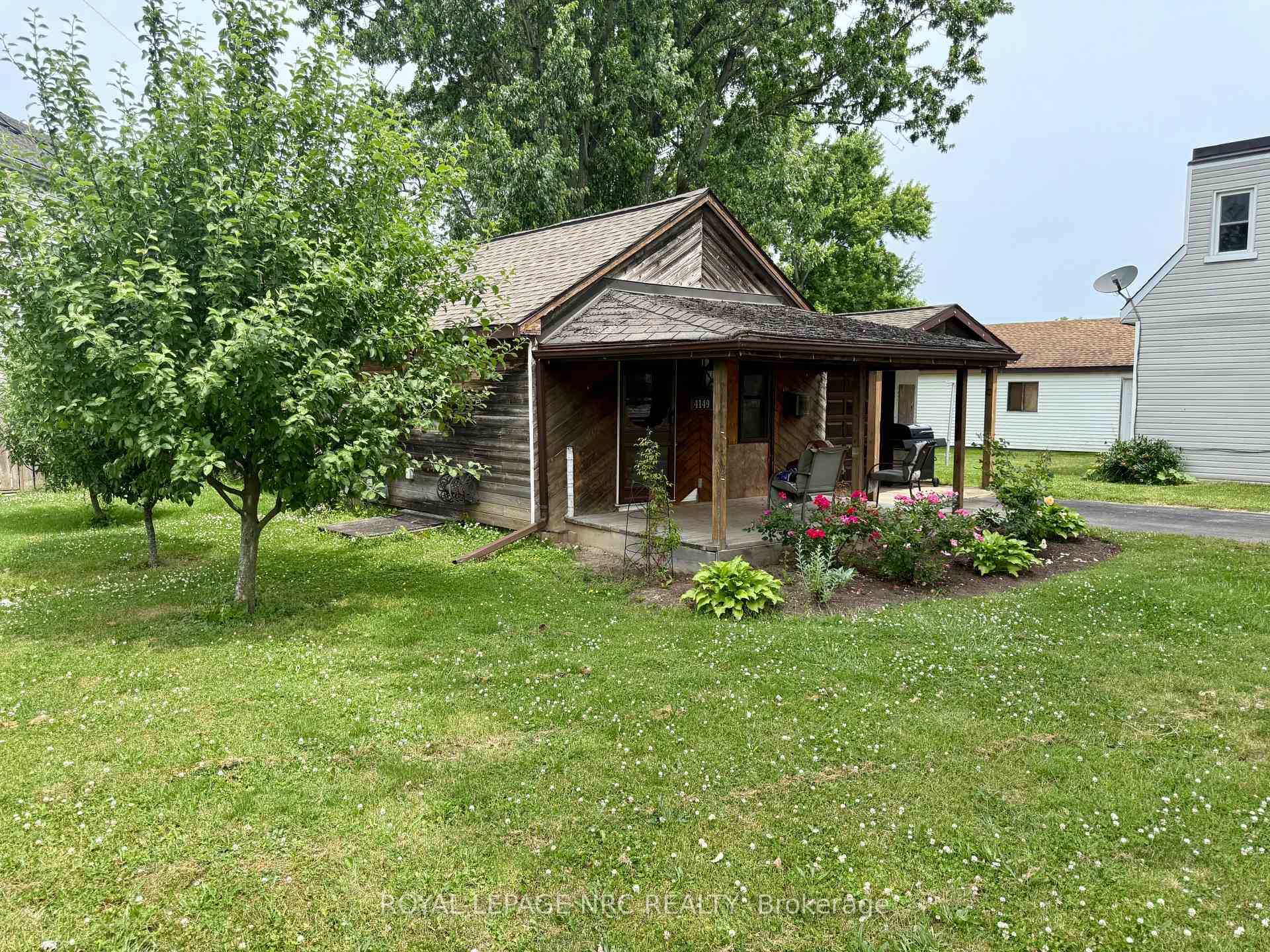 Property Photo: 4149 Welland Street ON L2G 6J9