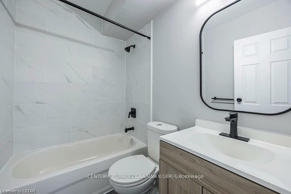 Property Photo:  871 Adelaide Street 306  ON N5Y 2M2 