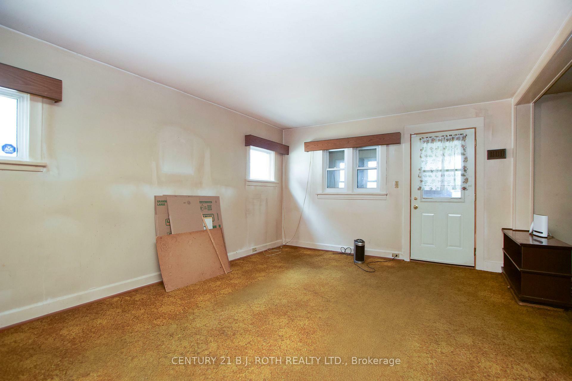 Property Photo: 180 Hillcroft Street ON L1G 2L5