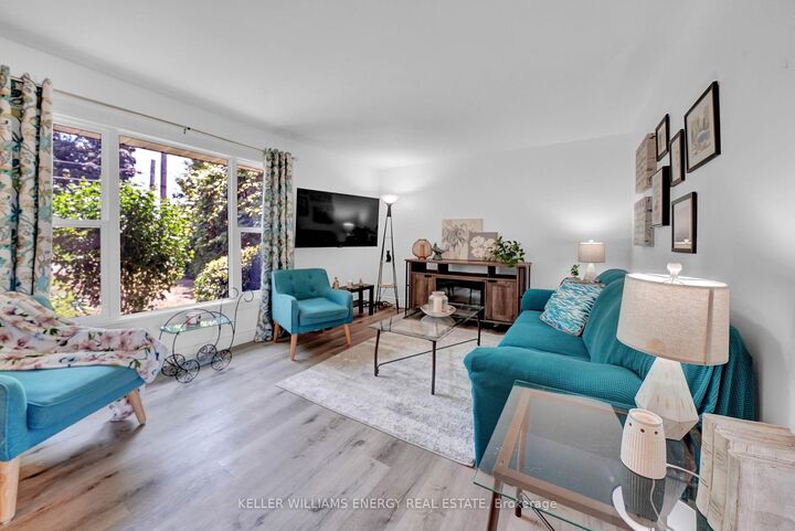 Property Photo:  102 Crown Street  ON K8V 1P4 