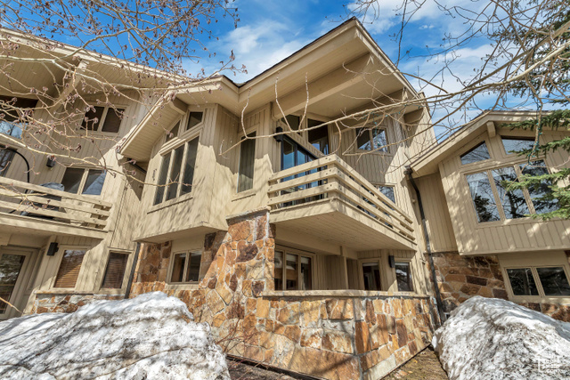 Property Photo: 7525 Ridge Dr 19 UT 84060