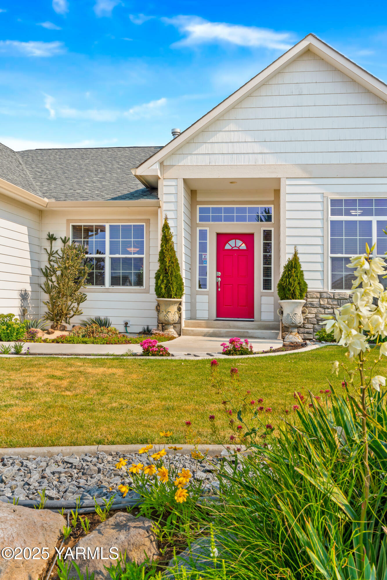 Property Photo:  9307 Torrey Pines Ln  WA 98908 