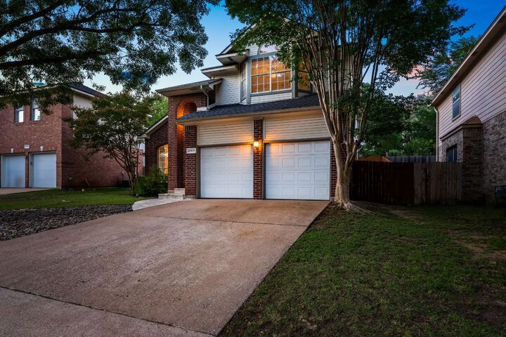 Property Photo: 10919 Sierra Oaks TX 78759