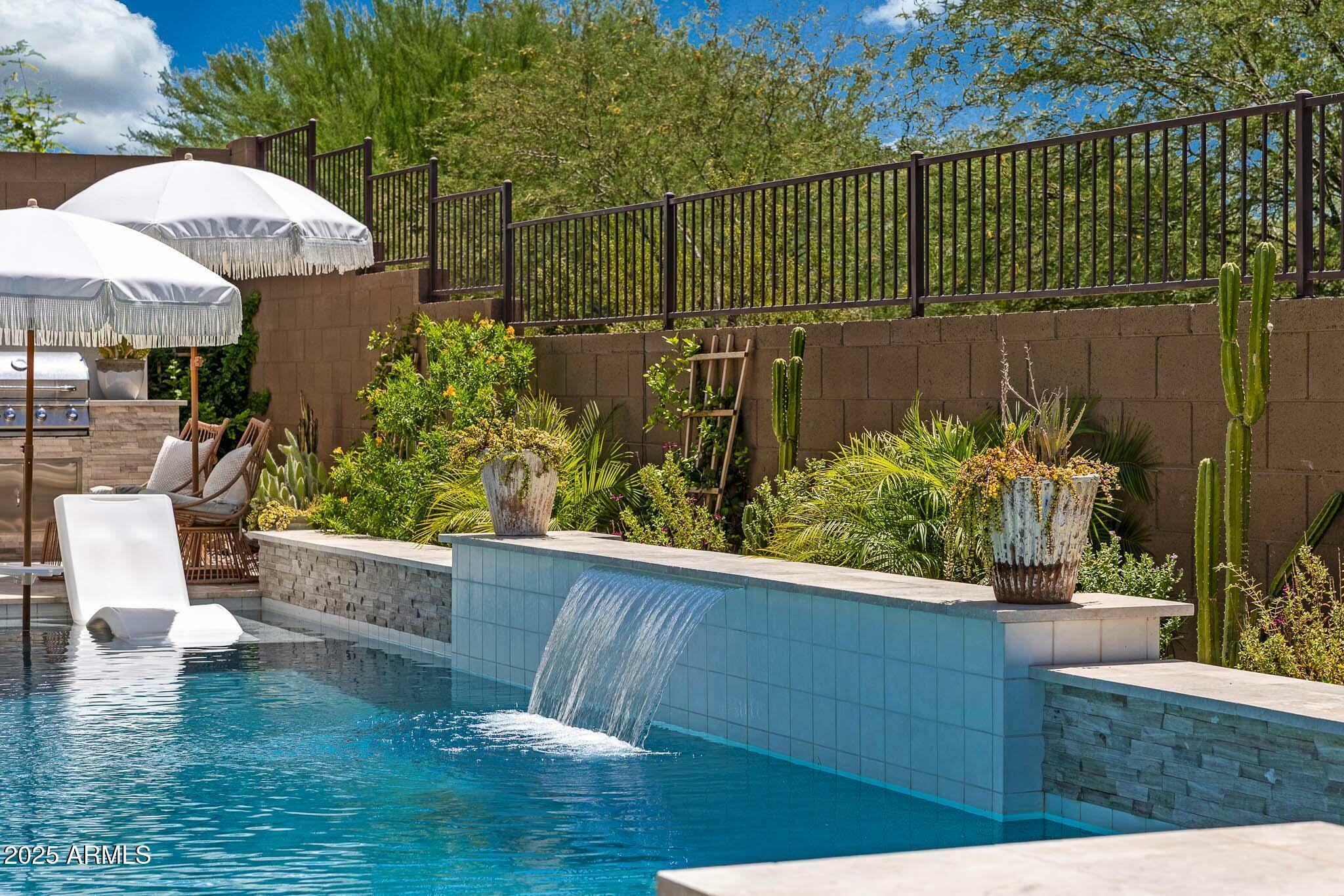 Property Photo: 2037 E Fallen Leaf Lane AZ 85024