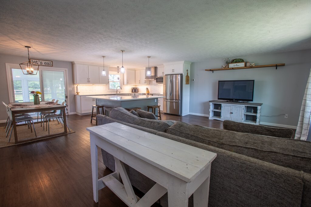 Property Photo: 1114 Foxmoor Lane OH 44805