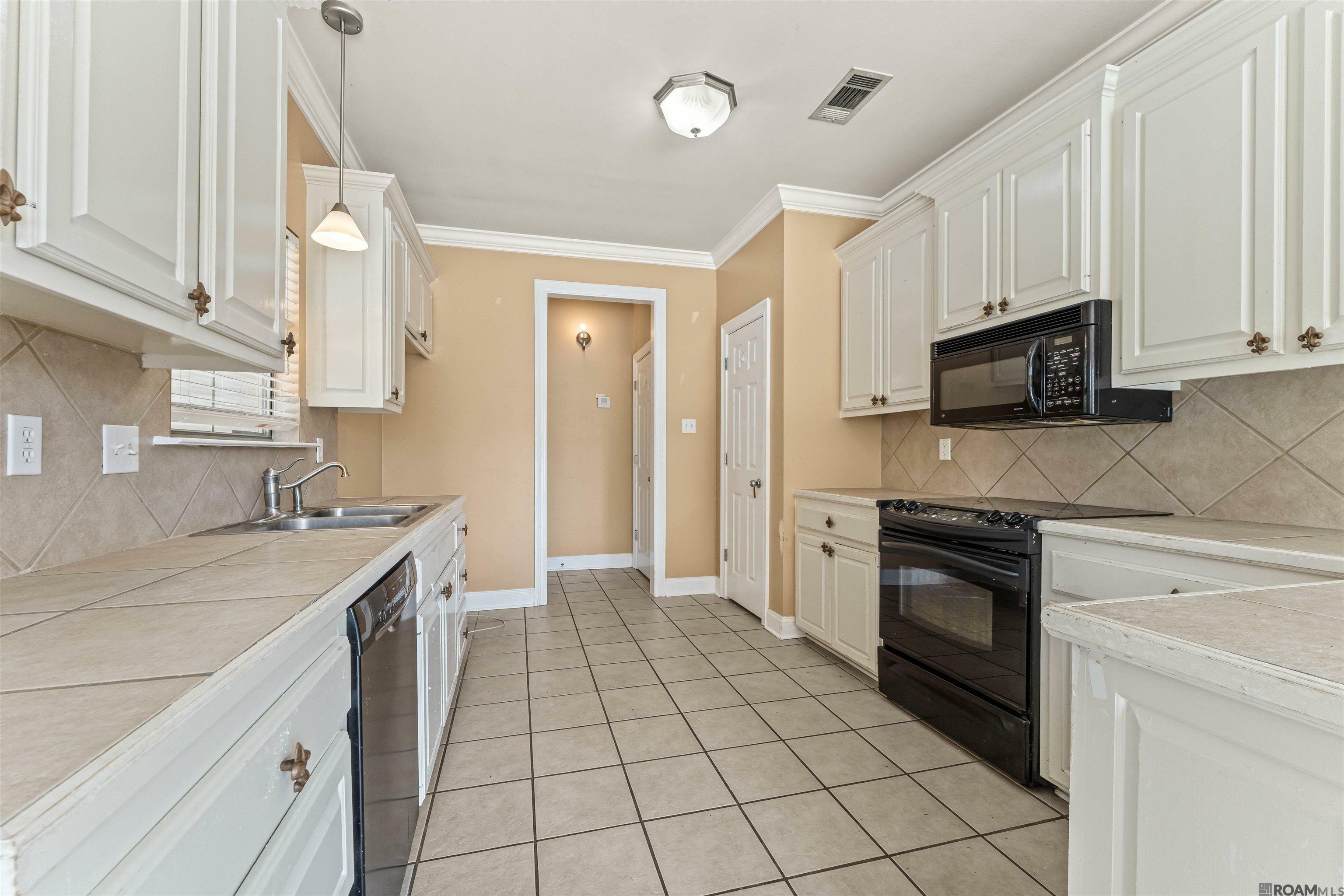 Property Photo: 13388 Sunny Ln LA 70785