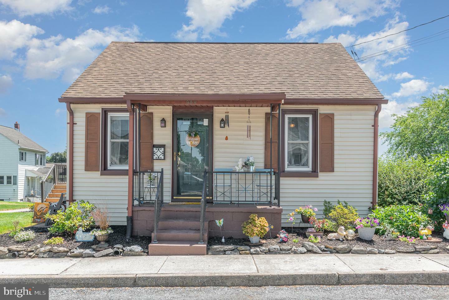 Property Photo: 908 W Cherry Street PA 17078