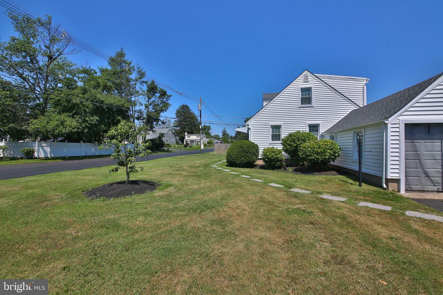 Property Photo: 448 Hillcrest Avenue PA 19067