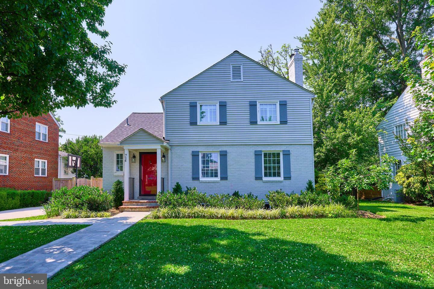 Property Photo: 714 Grand View Drive VA 22305