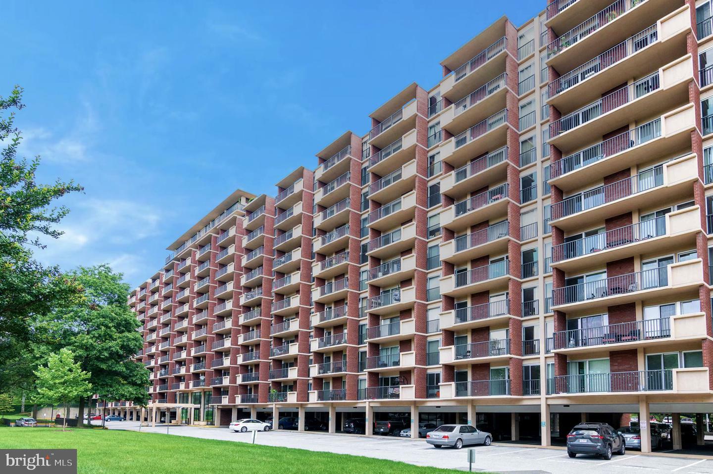 Property Photo:  1300 Army Navy Drive 320  VA 22202 