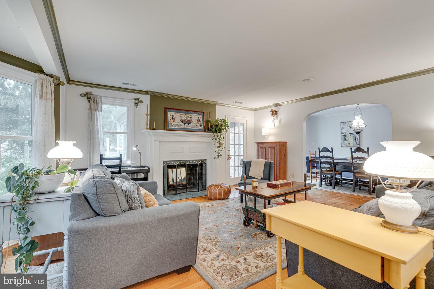 Property Photo: 423 W Colonial Highway VA 20158