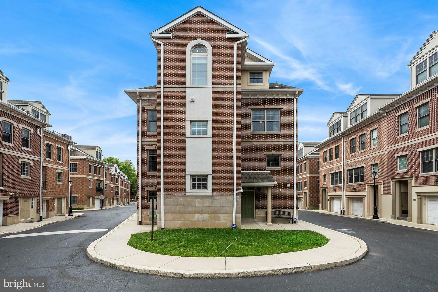 Property Photo: 862 Independence Court PA 19147