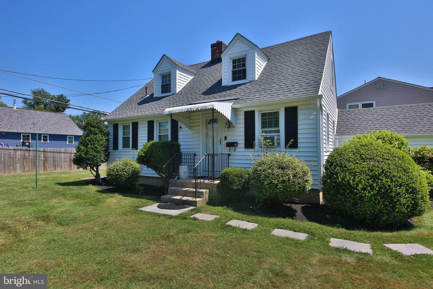 Property Photo: 448 Hillcrest Avenue PA 19067
