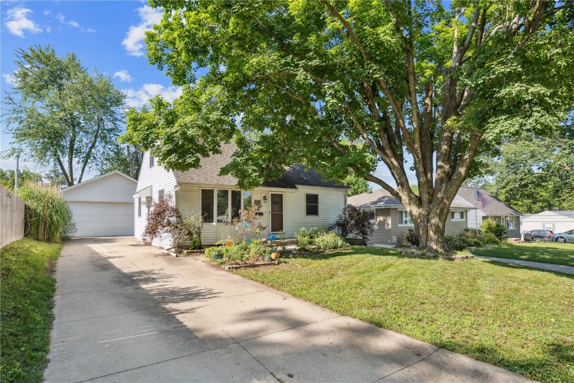 Property Photo: 1039 31st Street NE IA 52402