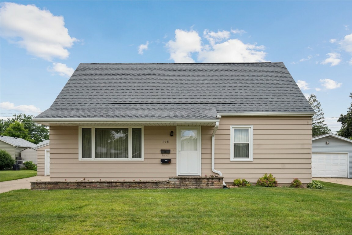 218 Wesley Drive NW  Cedar Rapids IA 52405 photo