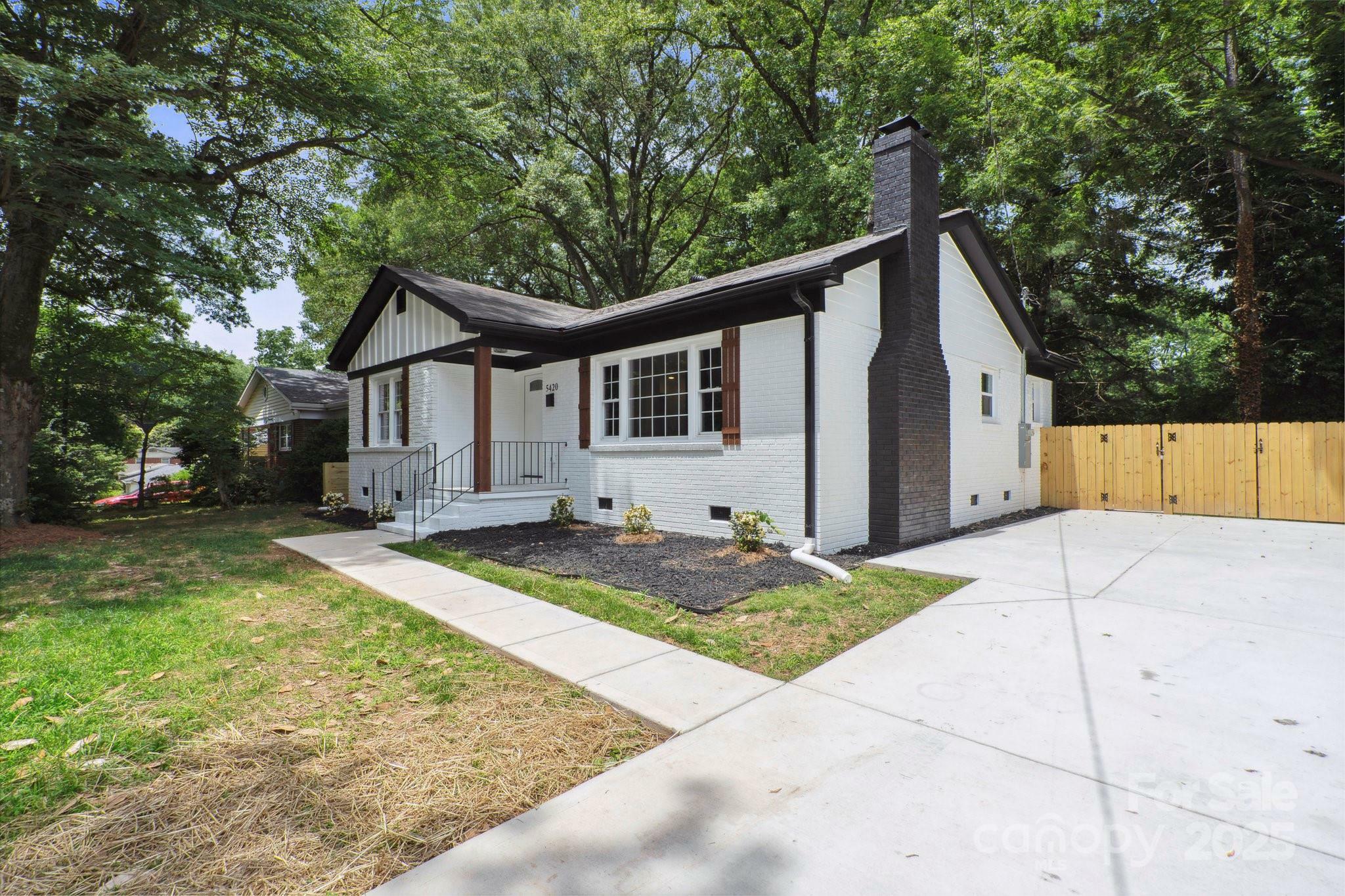 5420 Gwynne Avenue  Charlotte NC 28205 photo