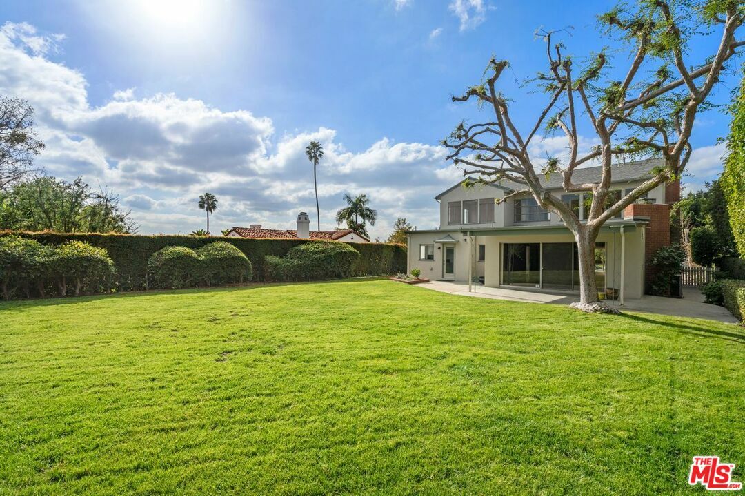 Property Photo: 2332 Nottingham Ave CA 90027