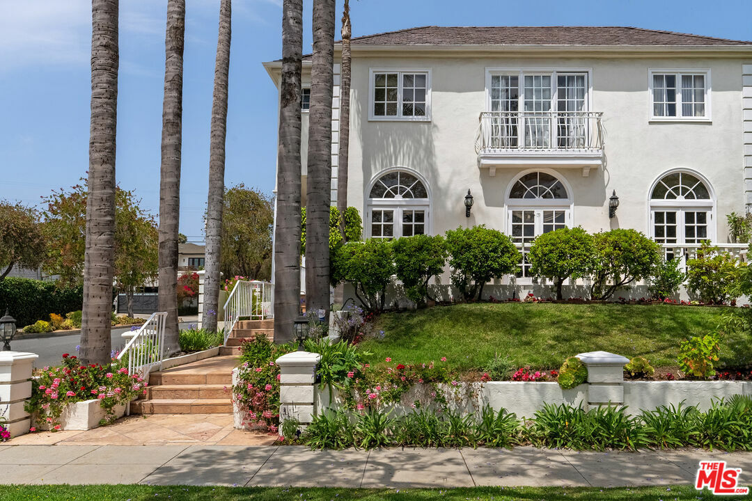 Property Photo: 201 N Palm Dr CA 90210