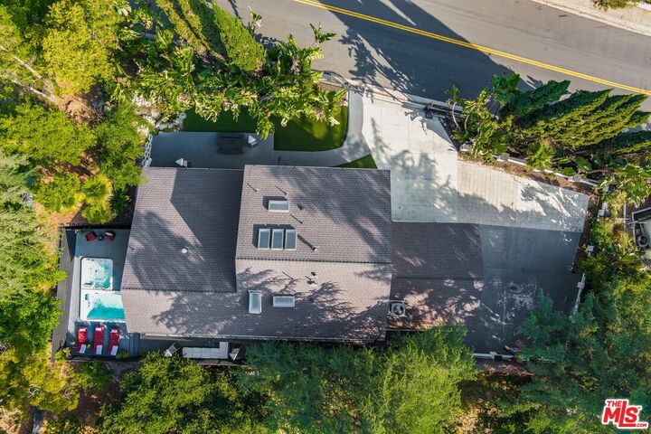Property Photo:  1881 Mount Olympus Dr  CA 90046 
