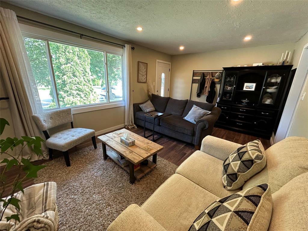 Property Photo: 729 Royal Road Road North MB R1N 1W3
