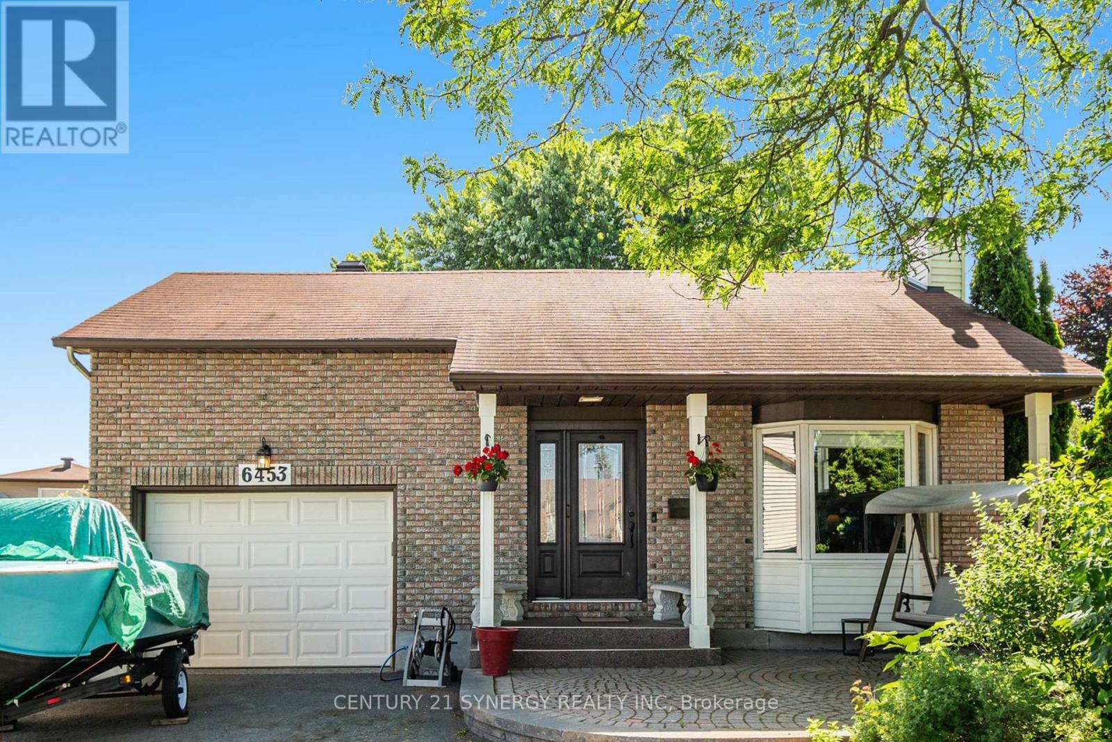 Property Photo: 6453 Viseneau Drive ON K1C 5H1