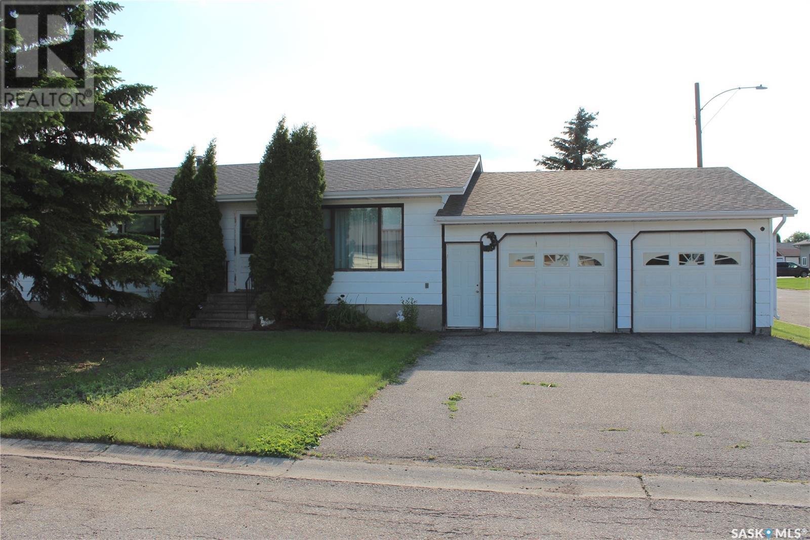 Property Photo: 14 Pinder Street SK S0A 3V0