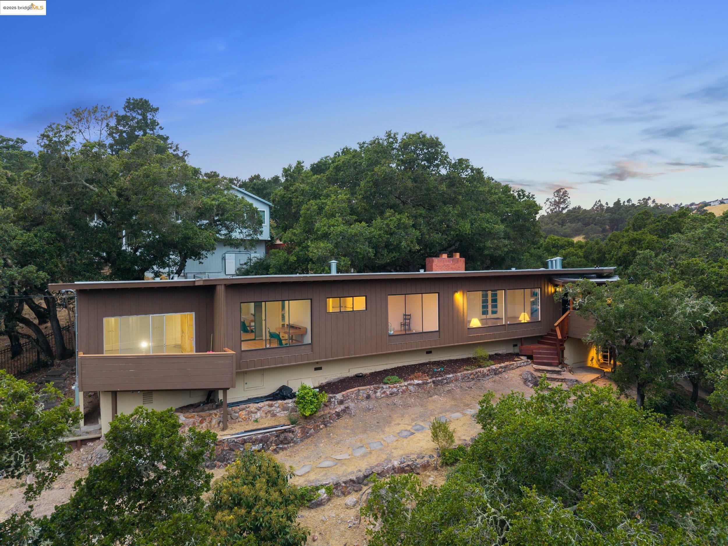 Property Photo:  4545 Oak Hill Rd  CA 94605 