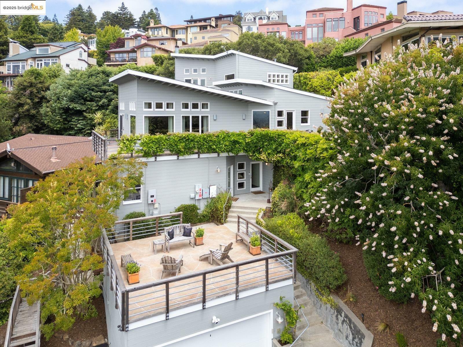Property Photo:  200 Taurus Ave  CA 94611 